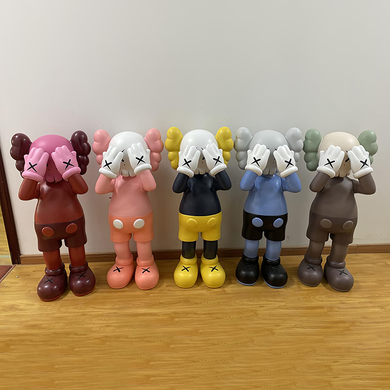 الطلاء الكهربائي اللون بالحجم الطبيعي النحت Kaws